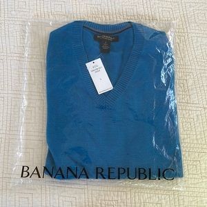 Men’s blue sweater, size L